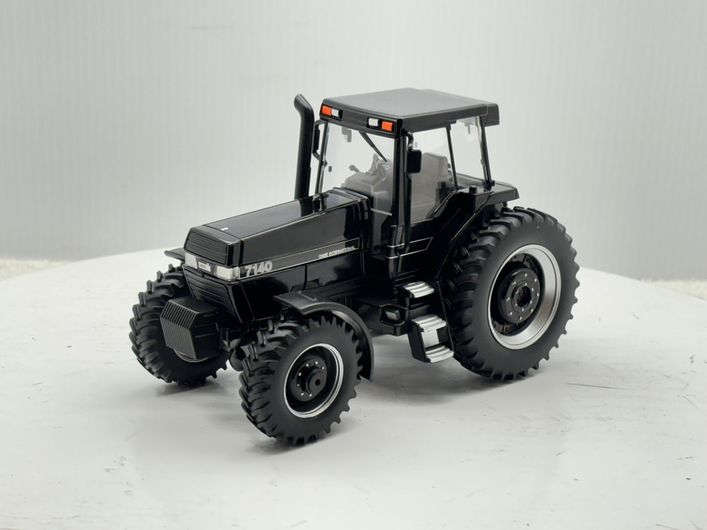 1/32 Case IH Magnum 7140 Black