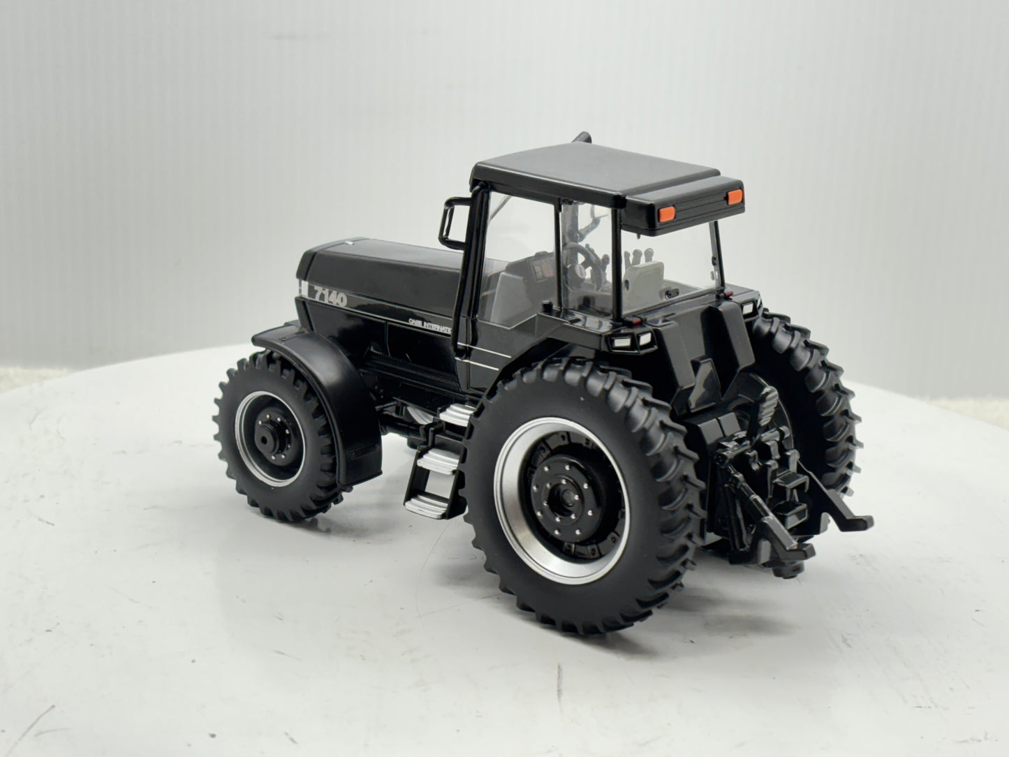 1/32 Case IH Magnum 7140 Black