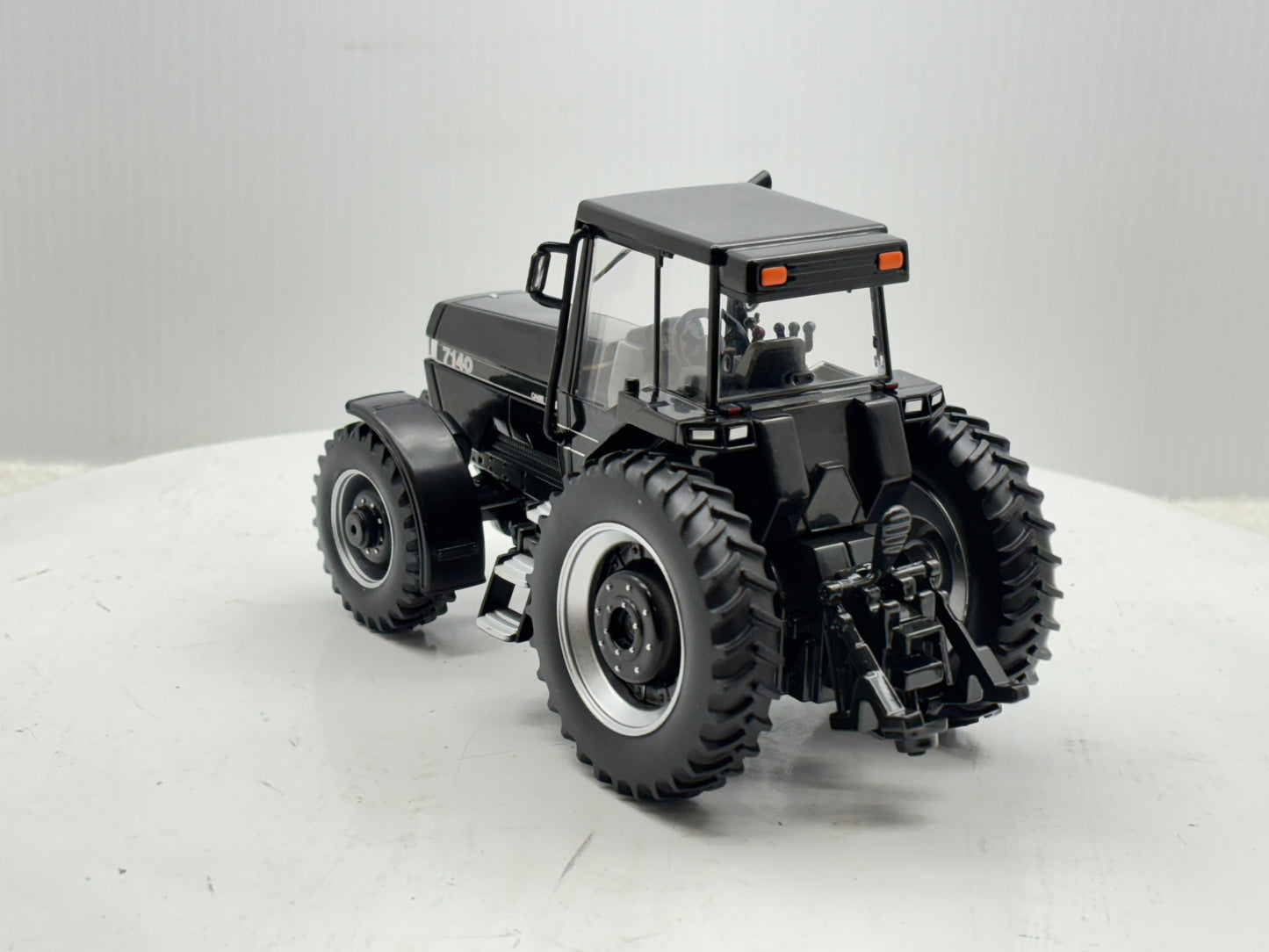1/32 Case IH Magnum 7140 Black