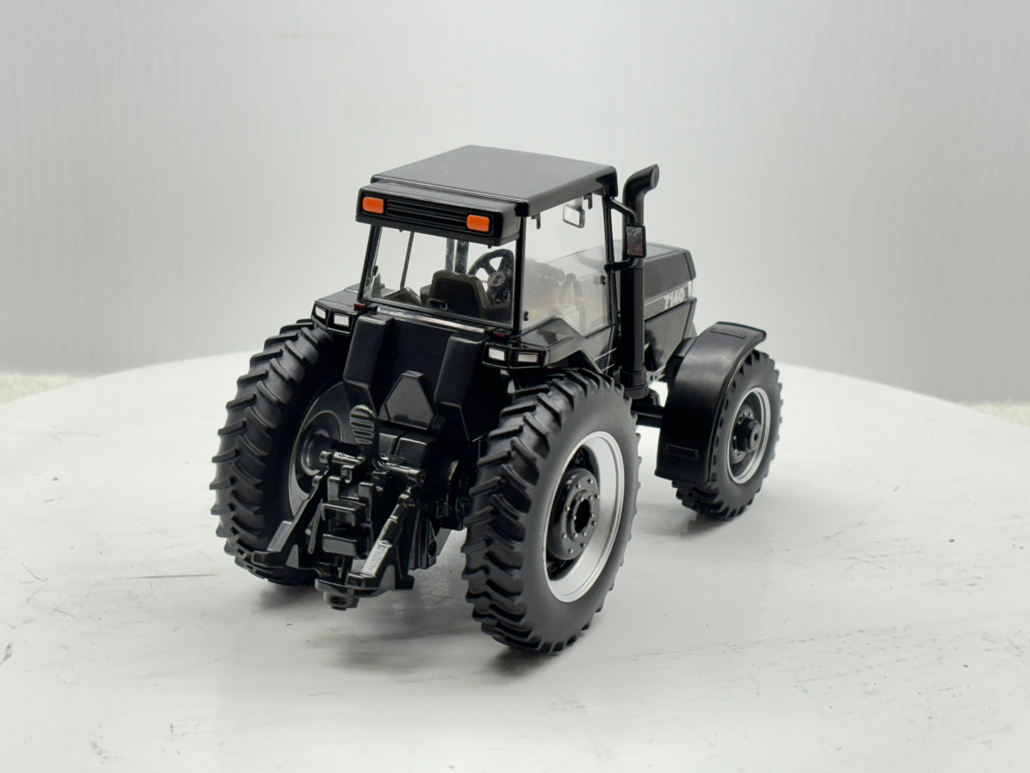 1/32 Case IH Magnum 7140 Black
