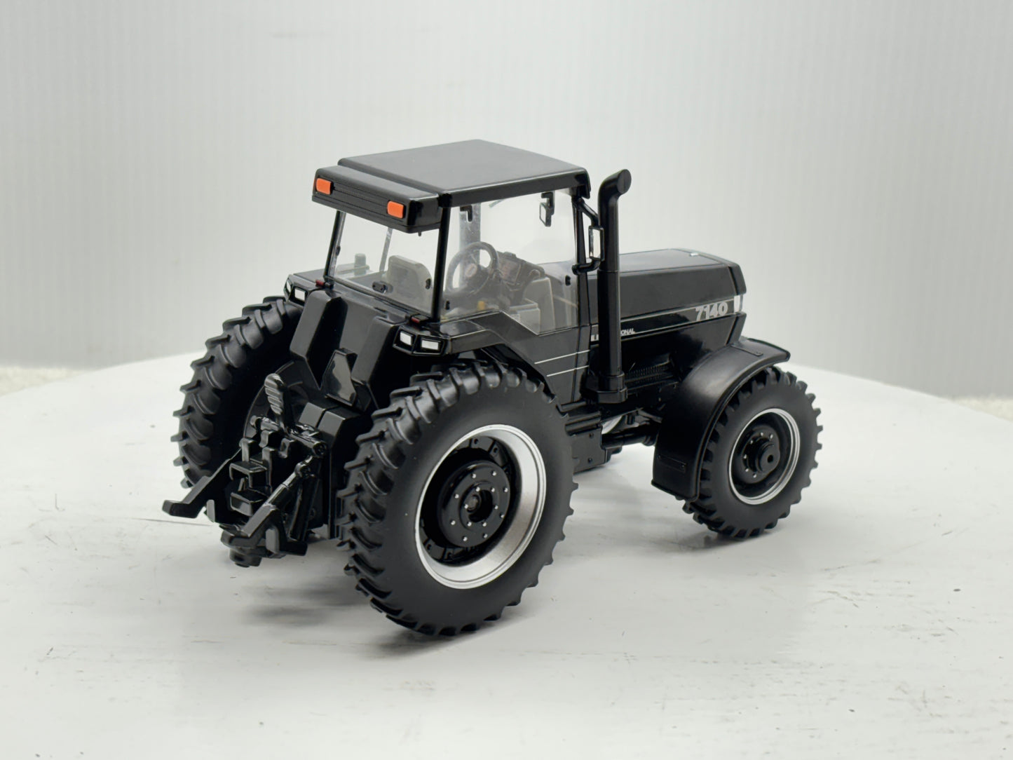 1/32 Case IH Magnum 7140 Black