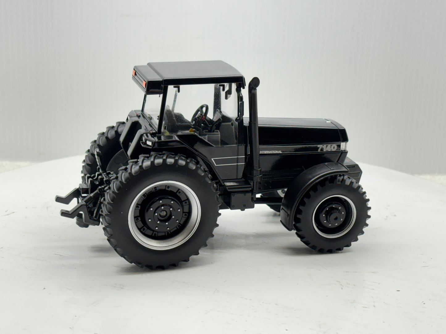 1/32 Case IH Magnum 7140 Black