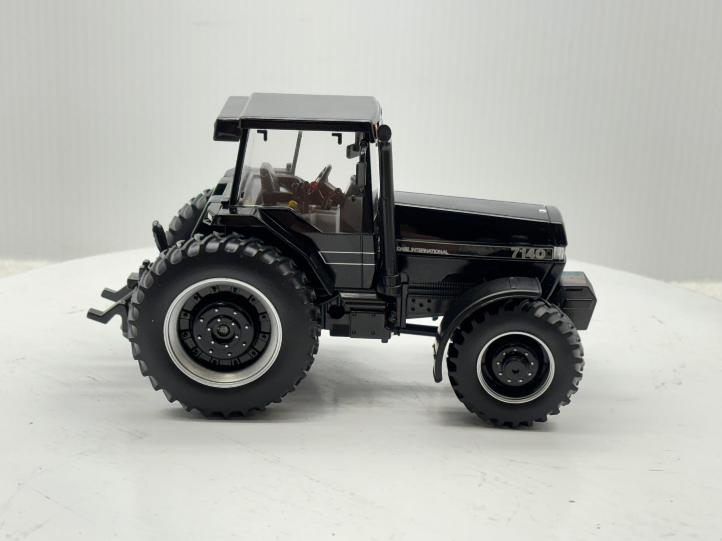 1/32 Case IH Magnum 7140 Black