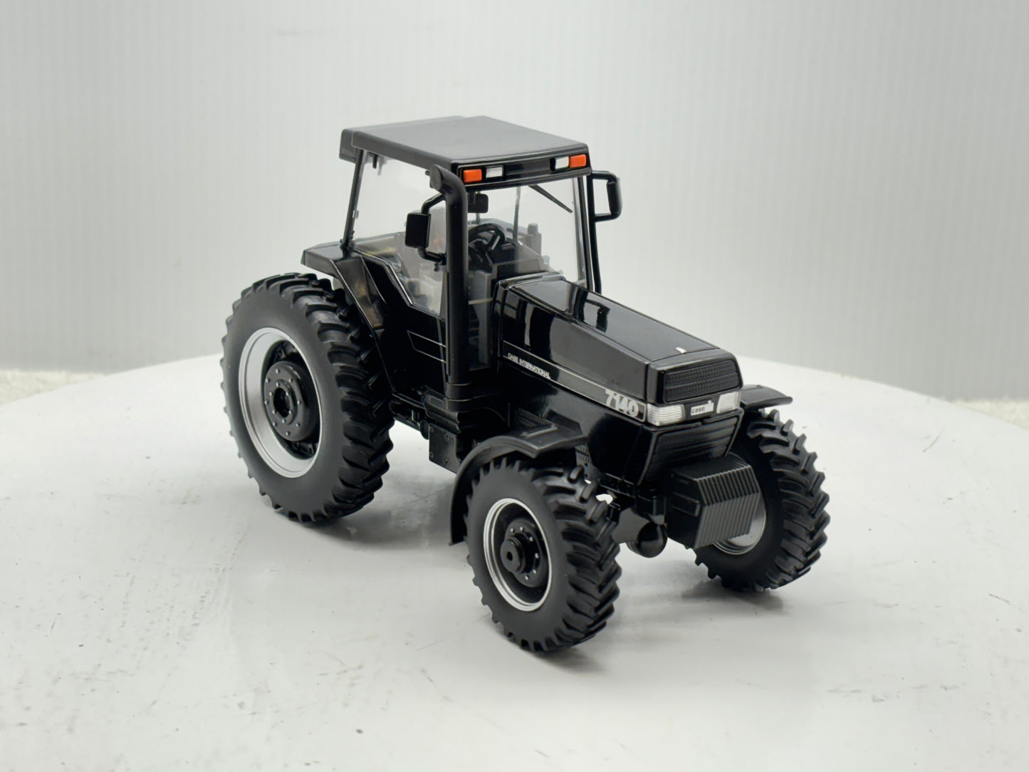 1/32 Case IH Magnum 7140 Black
