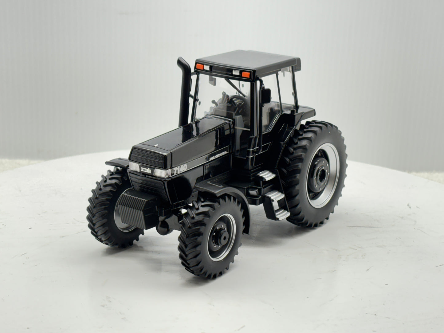 1/32 Case IH Magnum 7140 Black