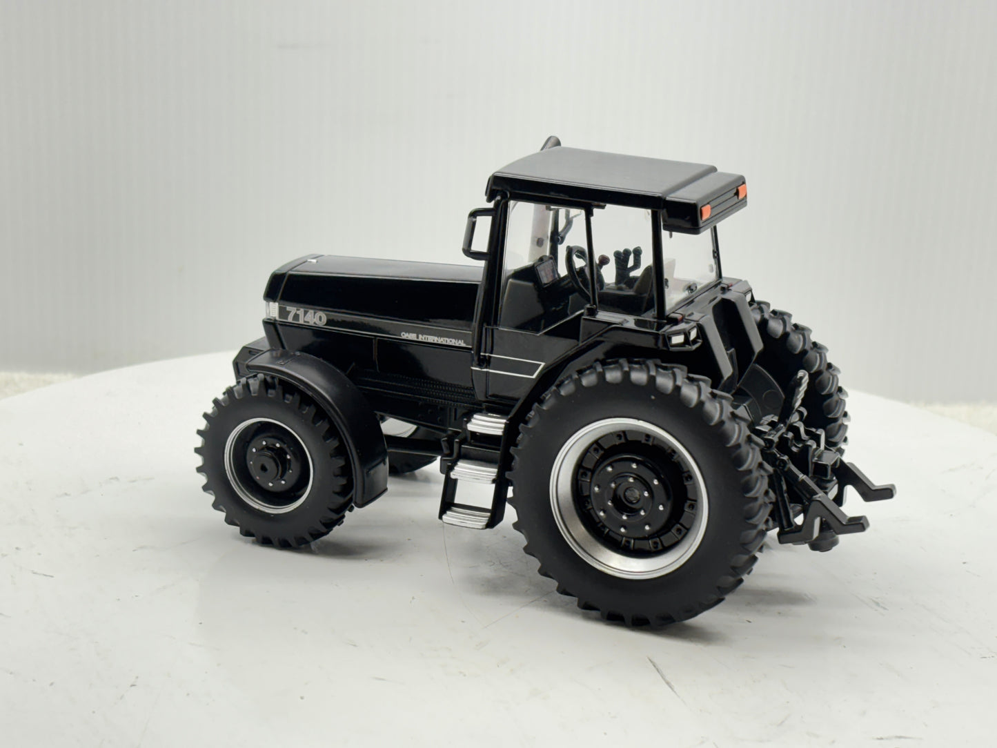 1/32 Case IH Magnum 7140 Black