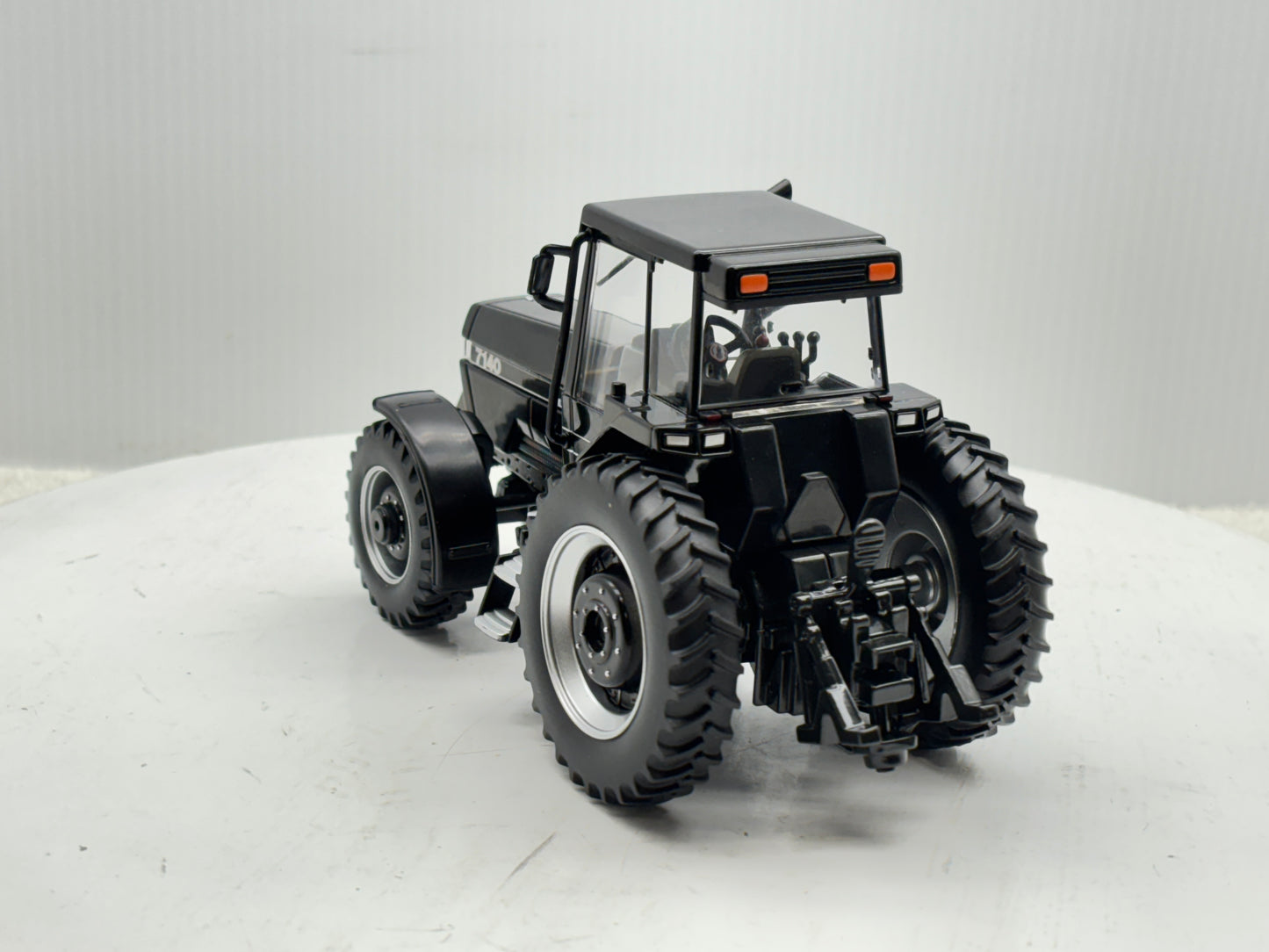 1/32 Case IH Magnum 7140 Black