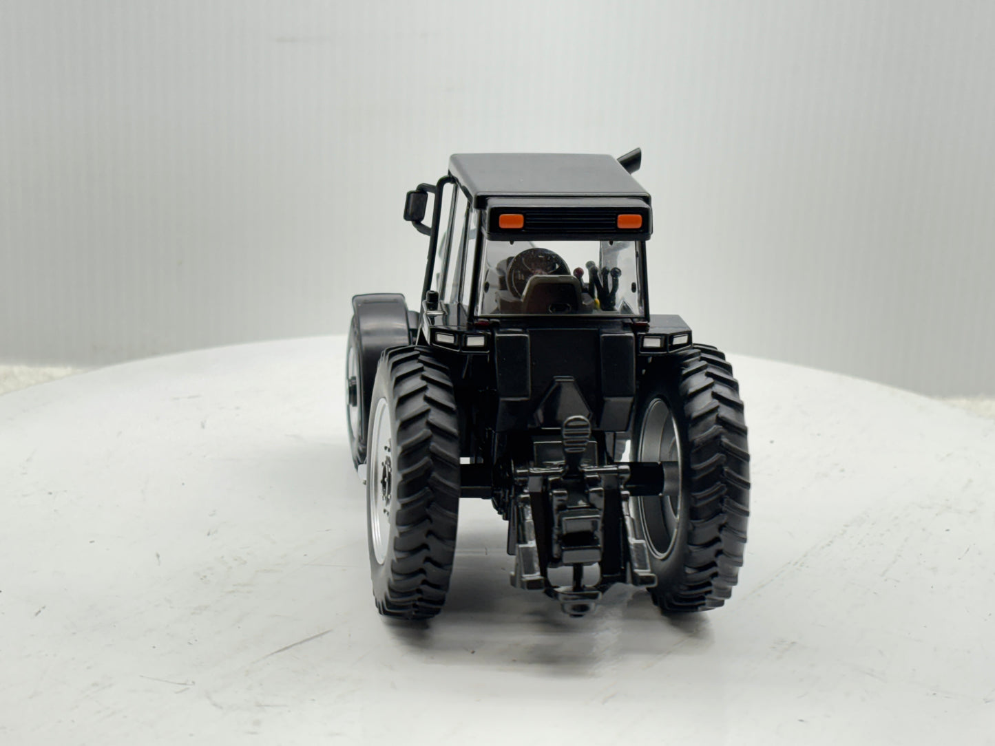 1/32 Case IH Magnum 7140 Black