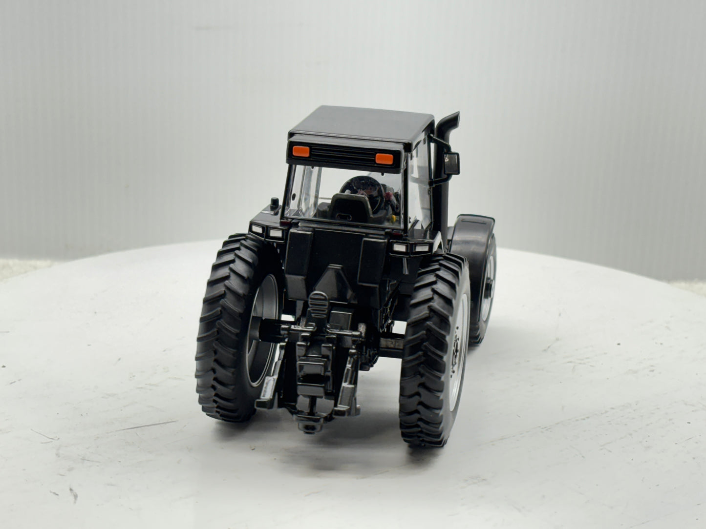 1/32 Case IH Magnum 7140 Black