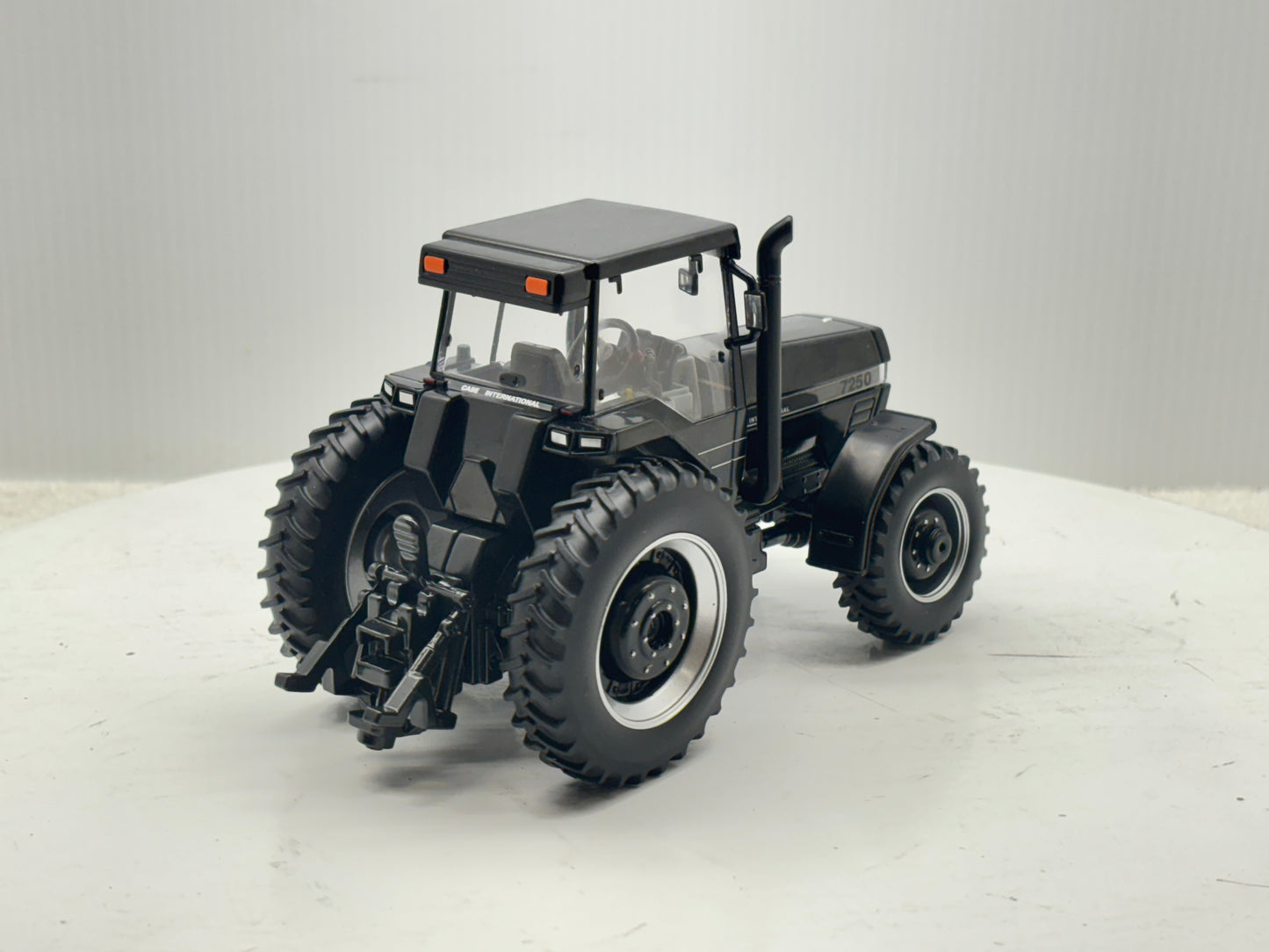 1/32 Case IH Magnum 7250