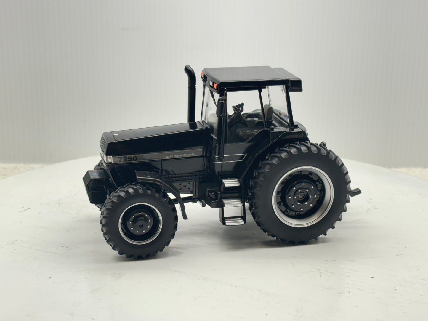 1/32 Case IH Magnum 7250