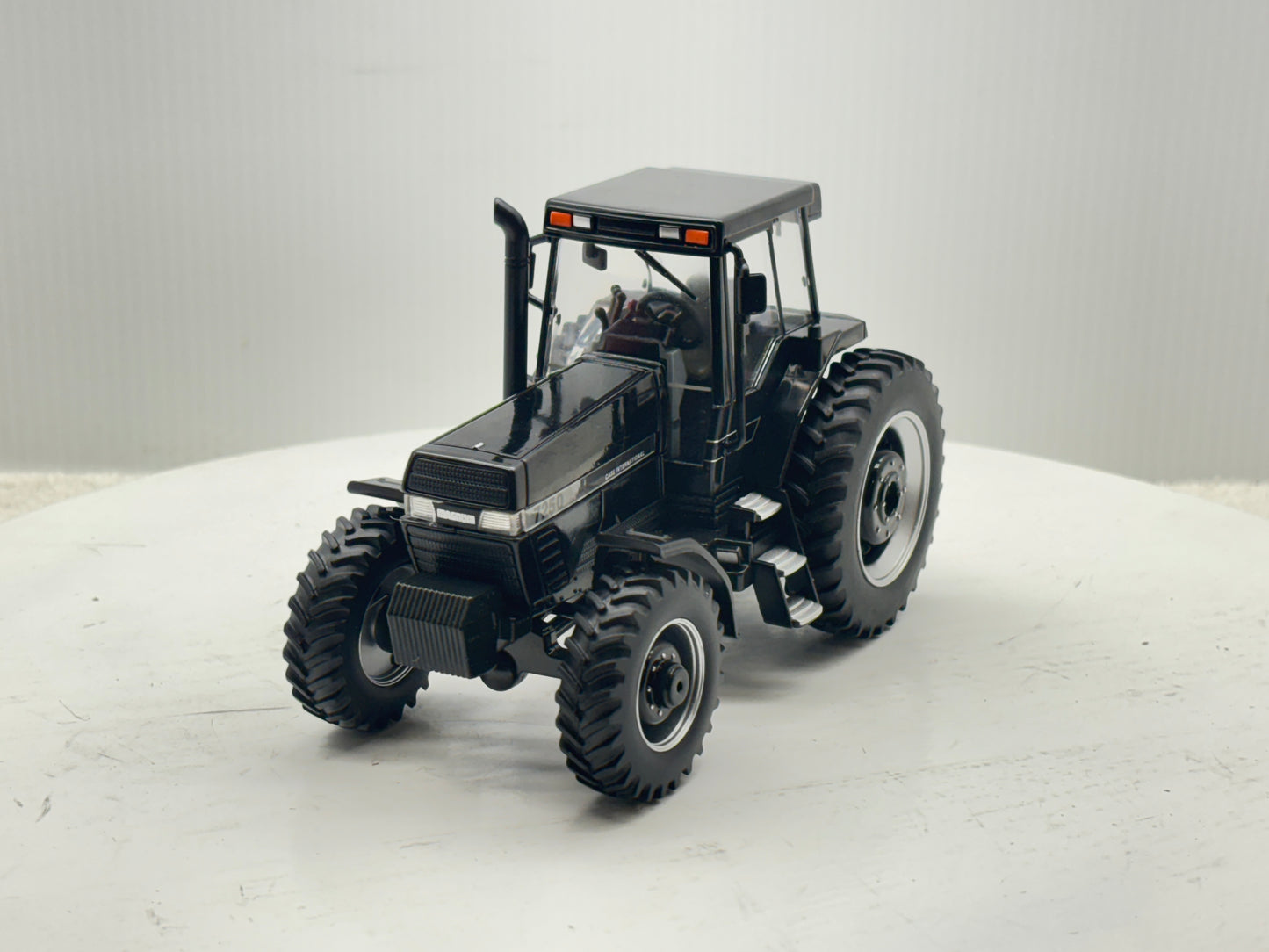 1/32 Case IH Magnum 7250