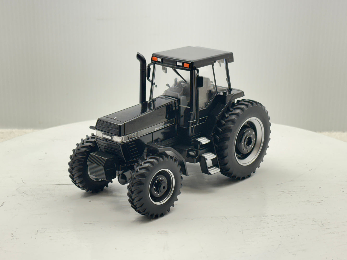 1/32 Case IH Magnum 7250