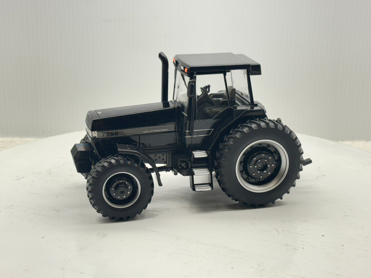 1/32 Case IH Magnum 7250