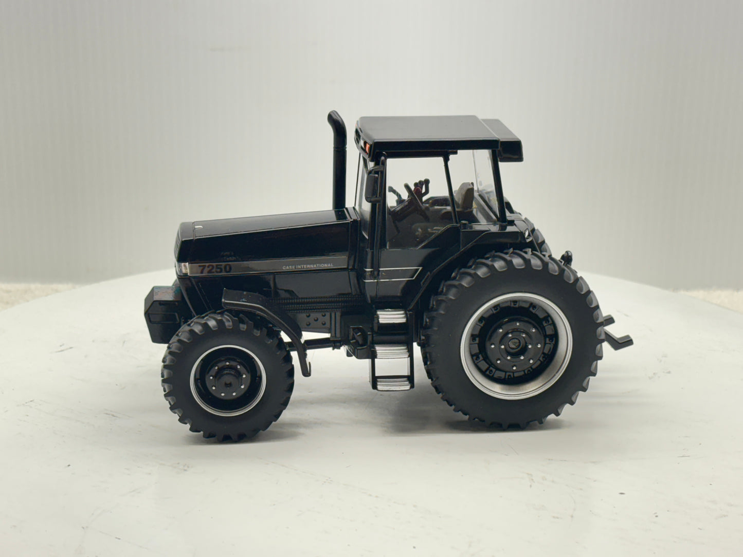 1/32 Case IH Magnum 7250