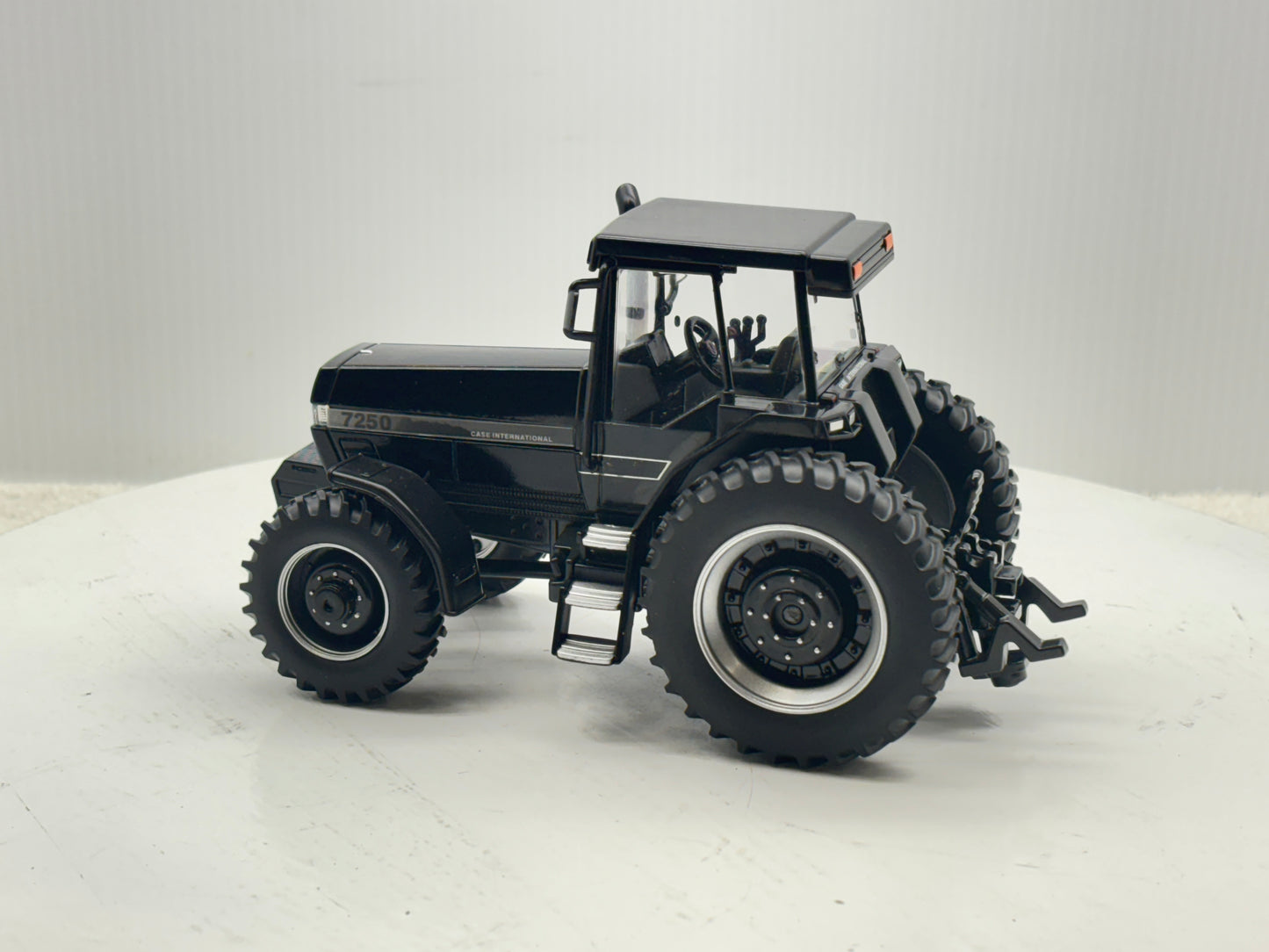 1/32 Case IH Magnum 7250