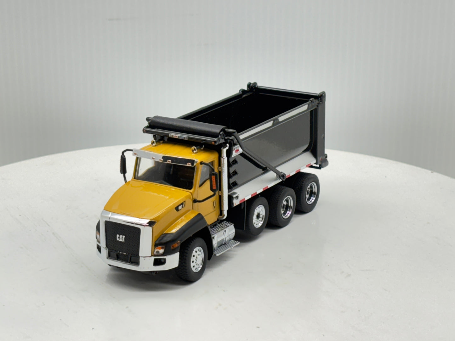 1/50 Caterpillar CT660 SBFA