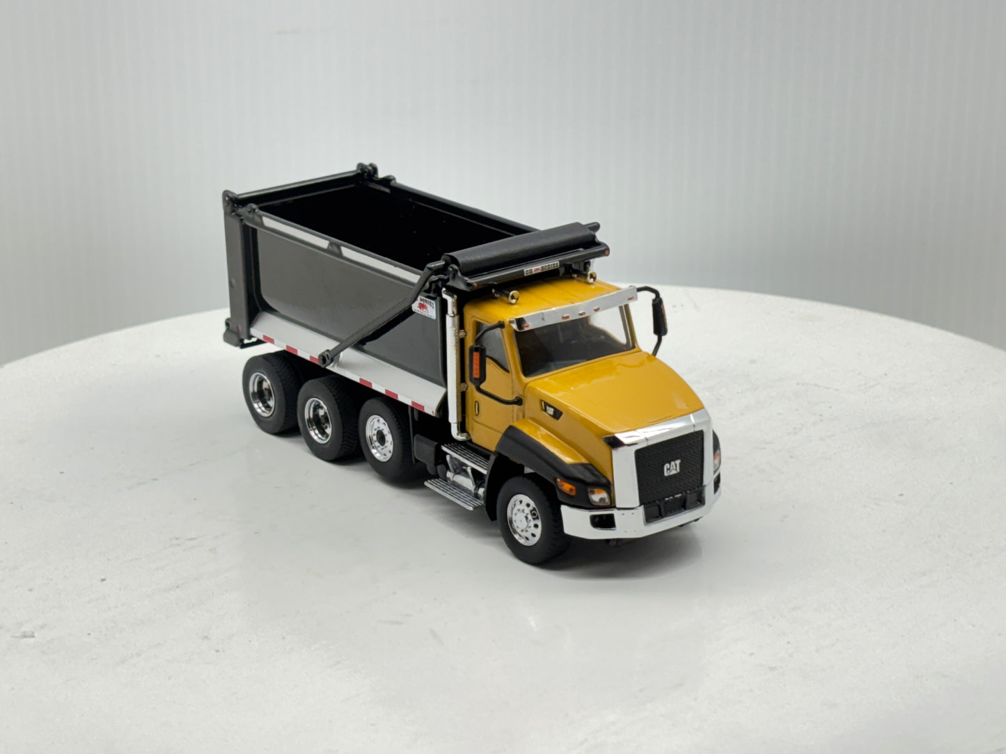 1/50 Caterpillar CT660 SBFA