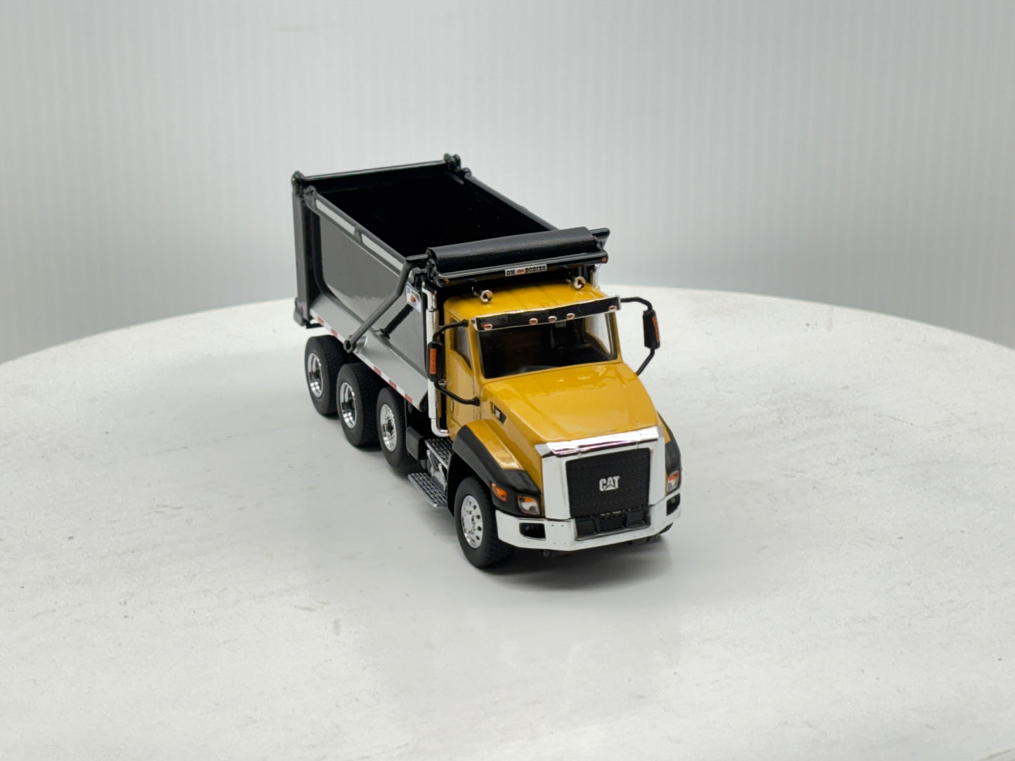 1/50 Caterpillar CT660 SBFA