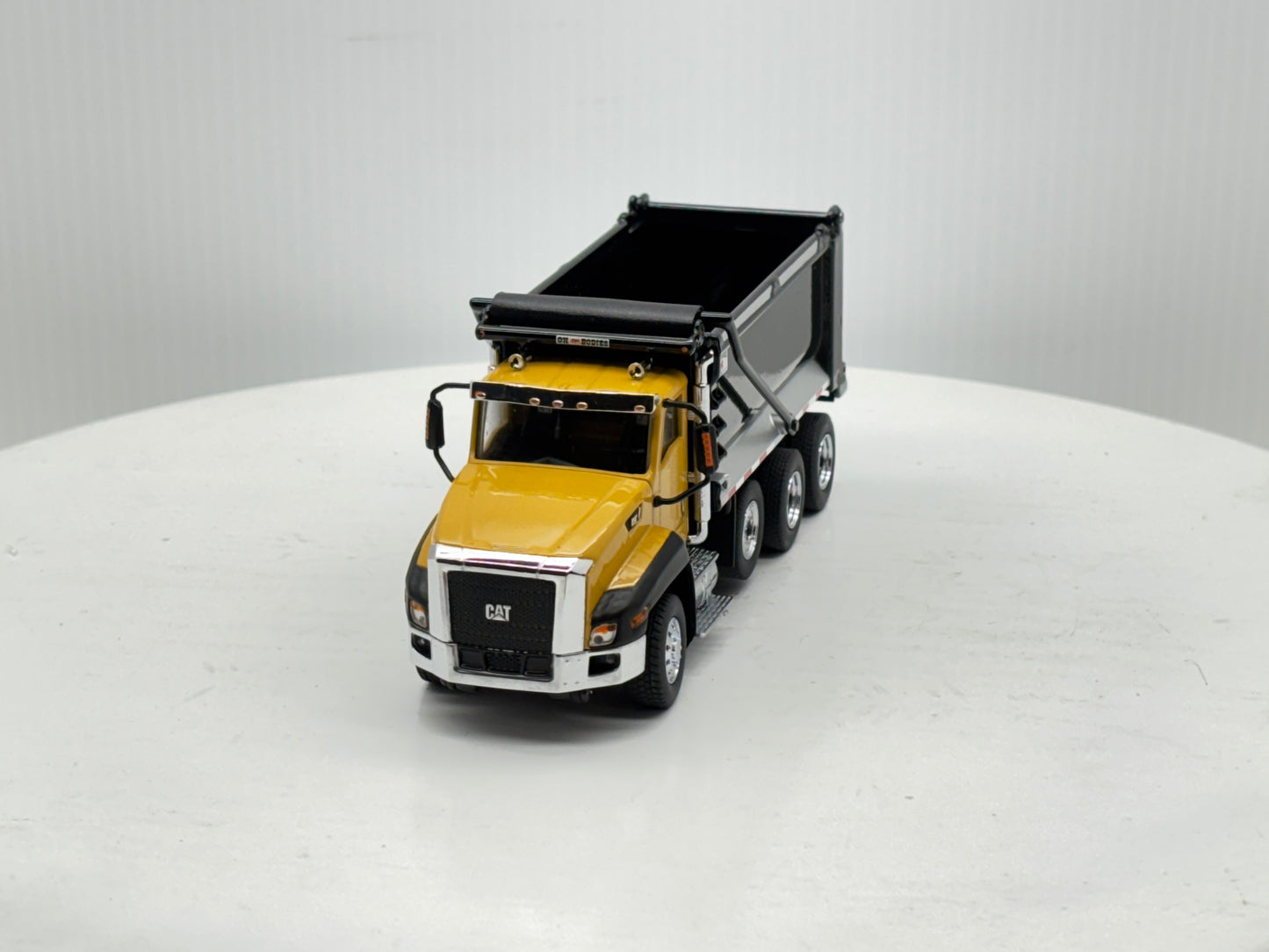 1/50 Caterpillar CT660 SBFA