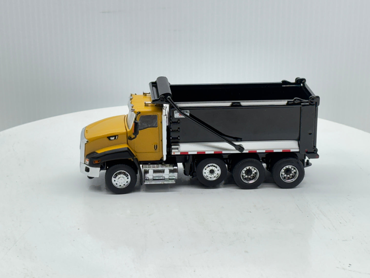 1/50 Caterpillar CT660 SBFA