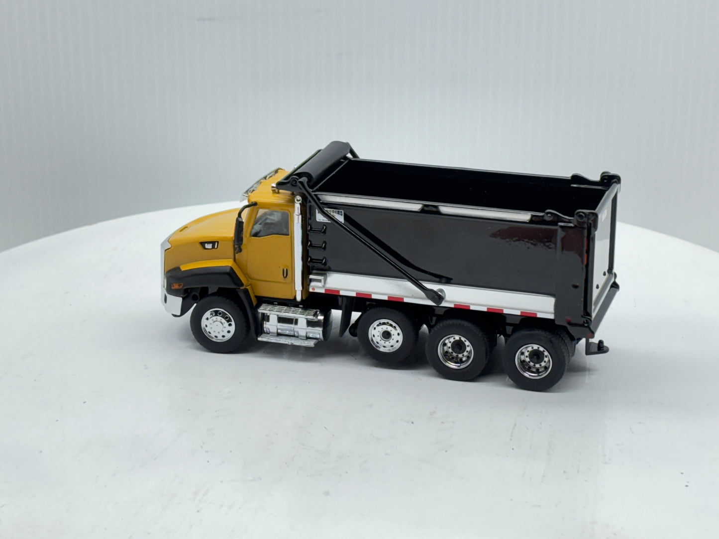 1/50 Caterpillar CT660 SBFA