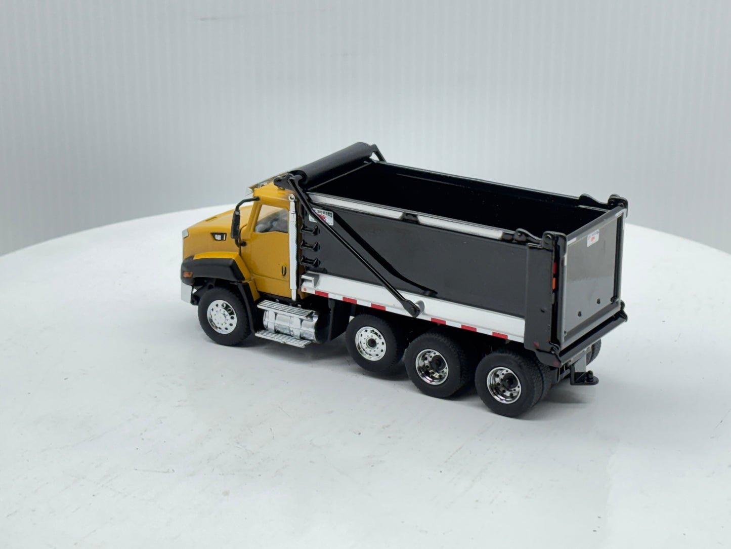 1/50 Caterpillar CT660 SBFA