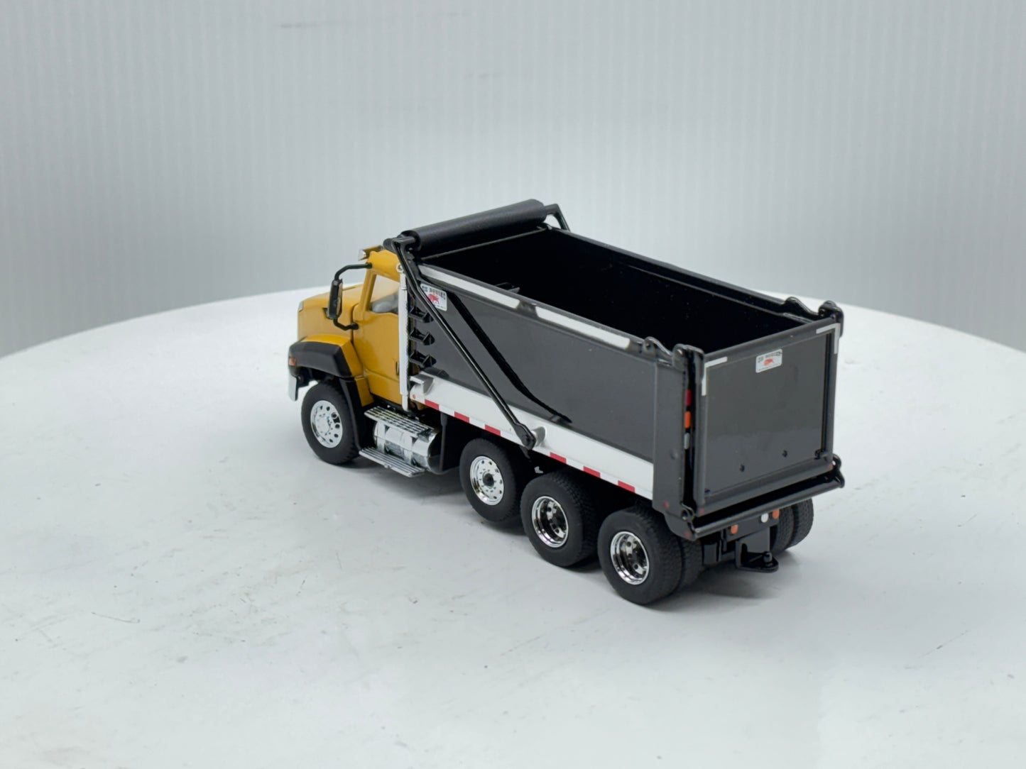 1/50 Caterpillar CT660 SBFA