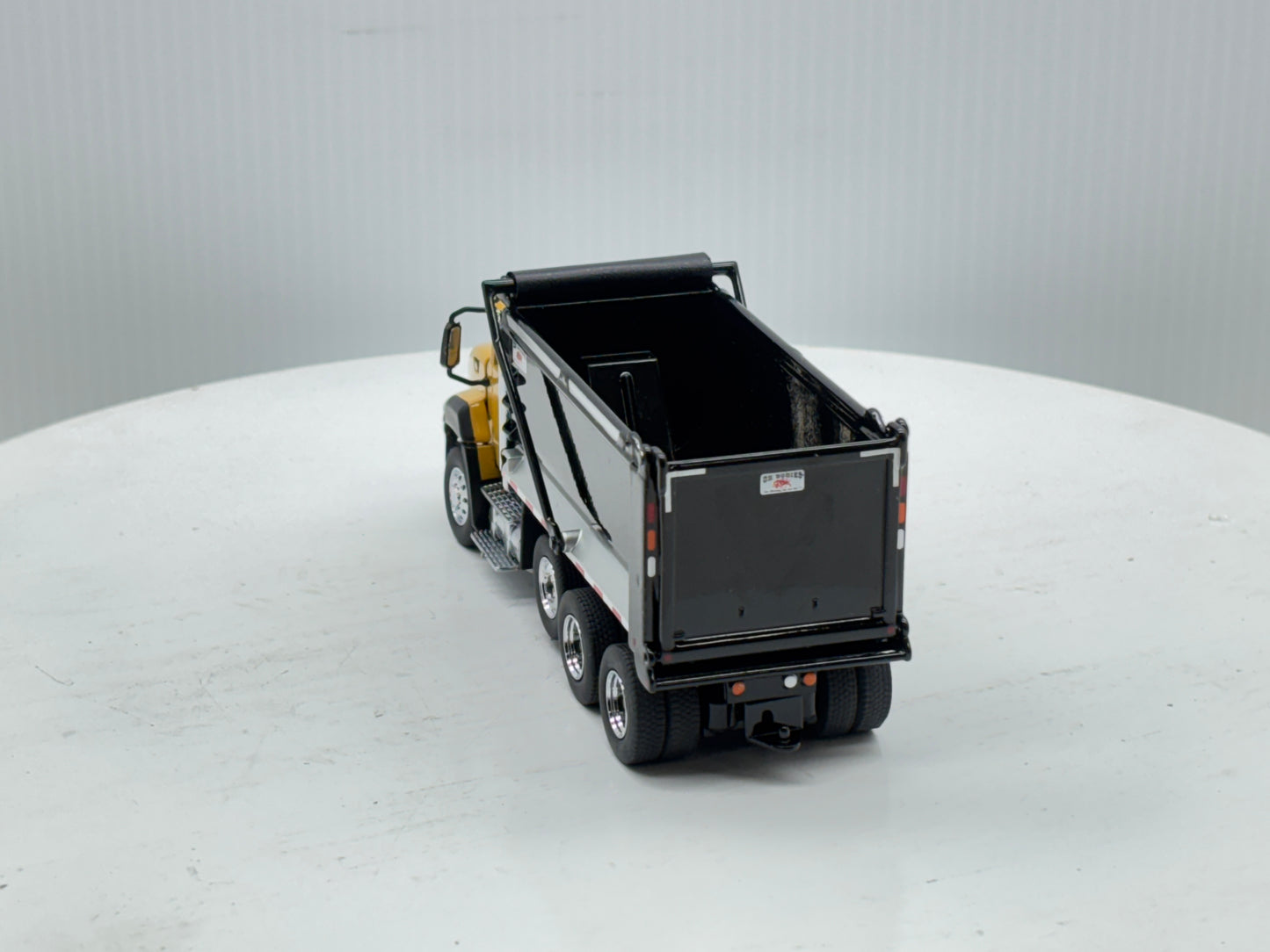 1/50 Caterpillar CT660 SBFA