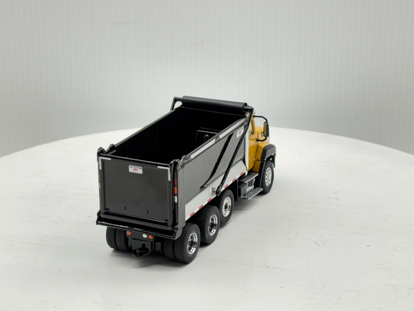 1/50 Caterpillar CT660 SBFA