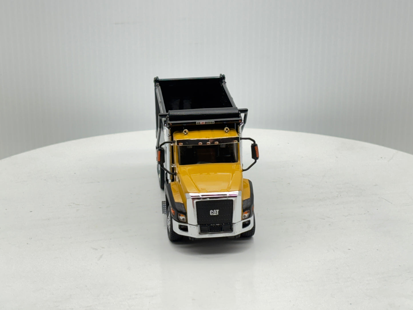 1/50 Caterpillar CT660 SBFA