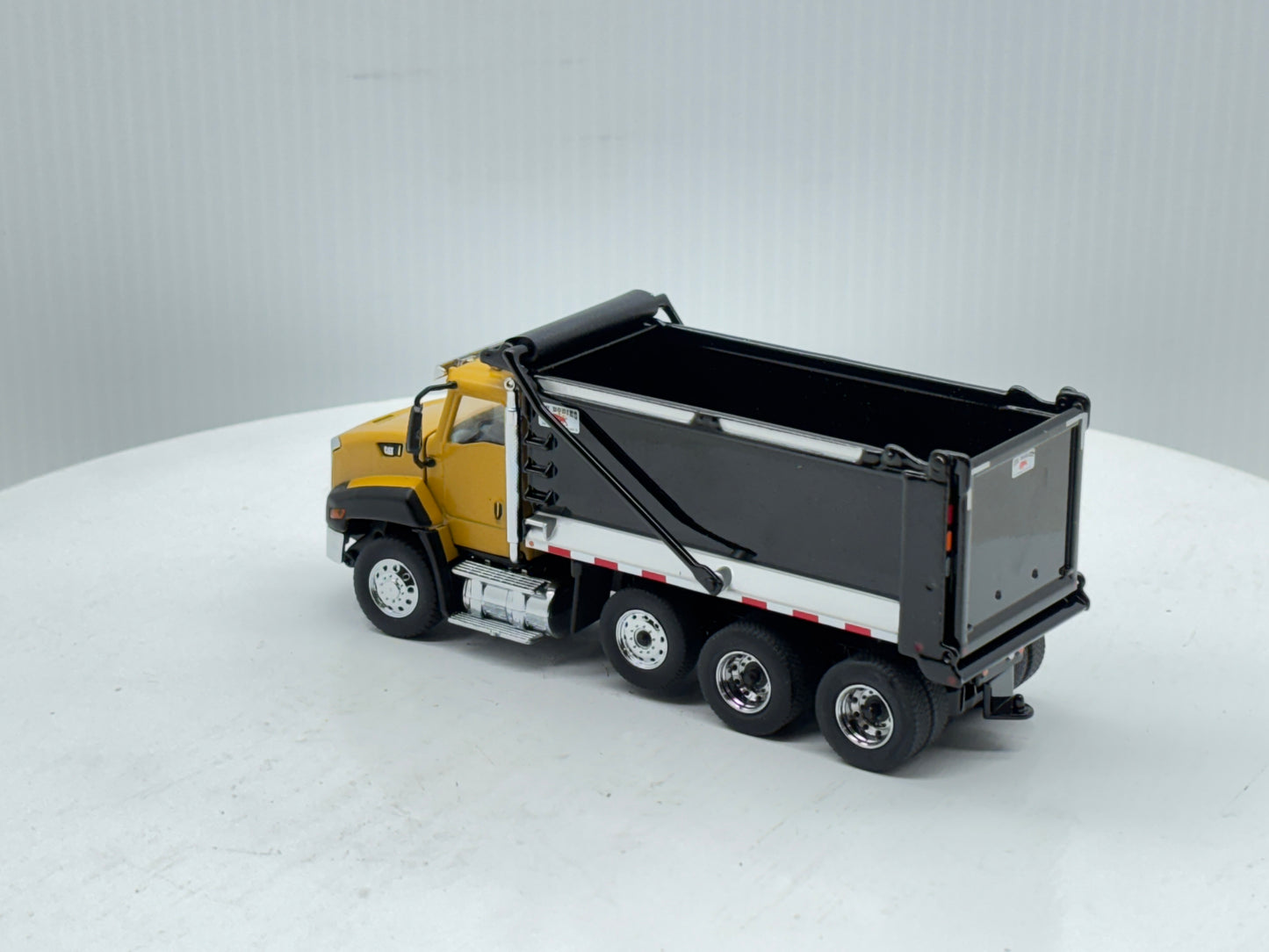 1/50 Caterpillar CT660 SBFA