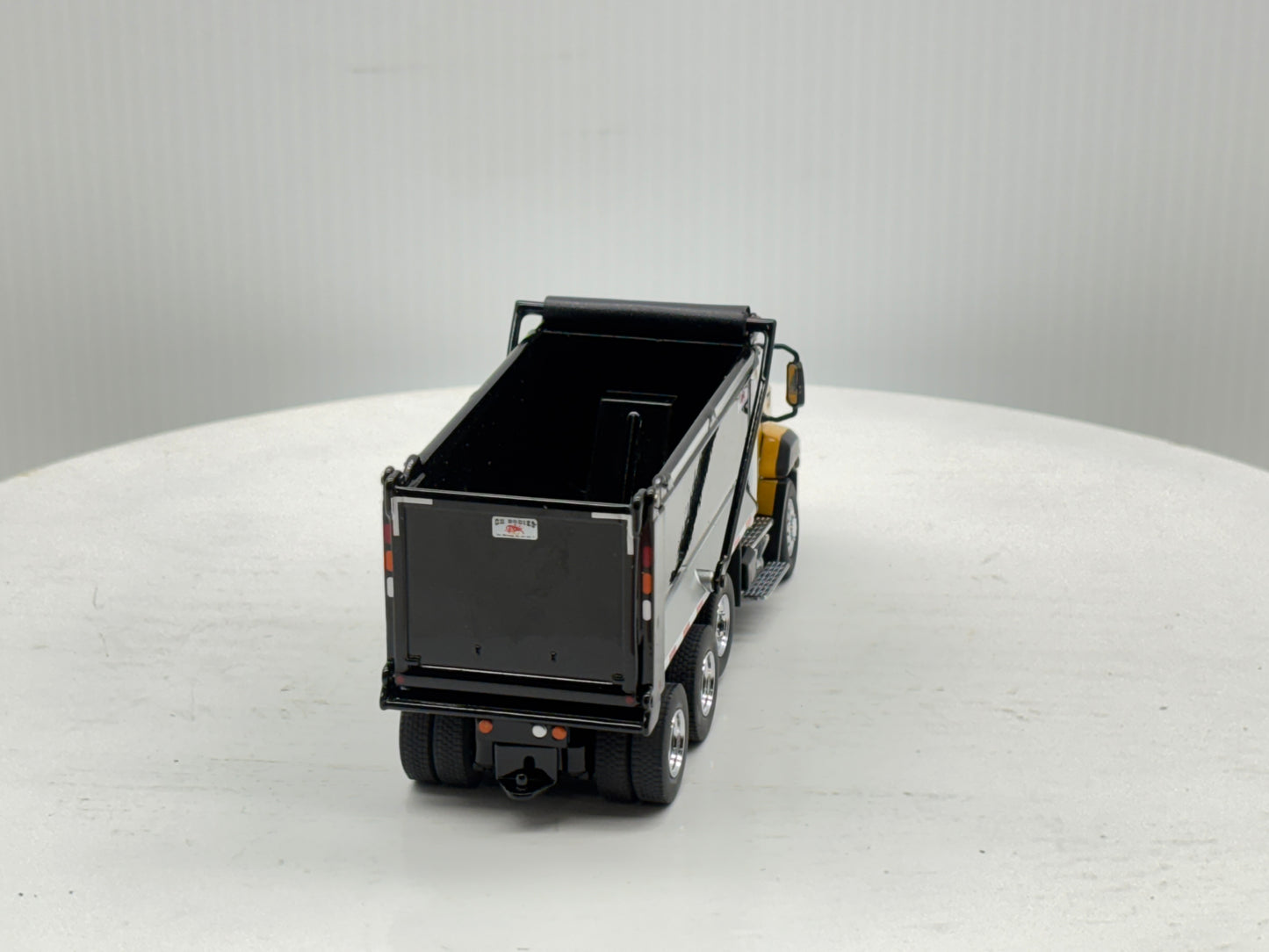 1/50 Caterpillar CT660 SBFA
