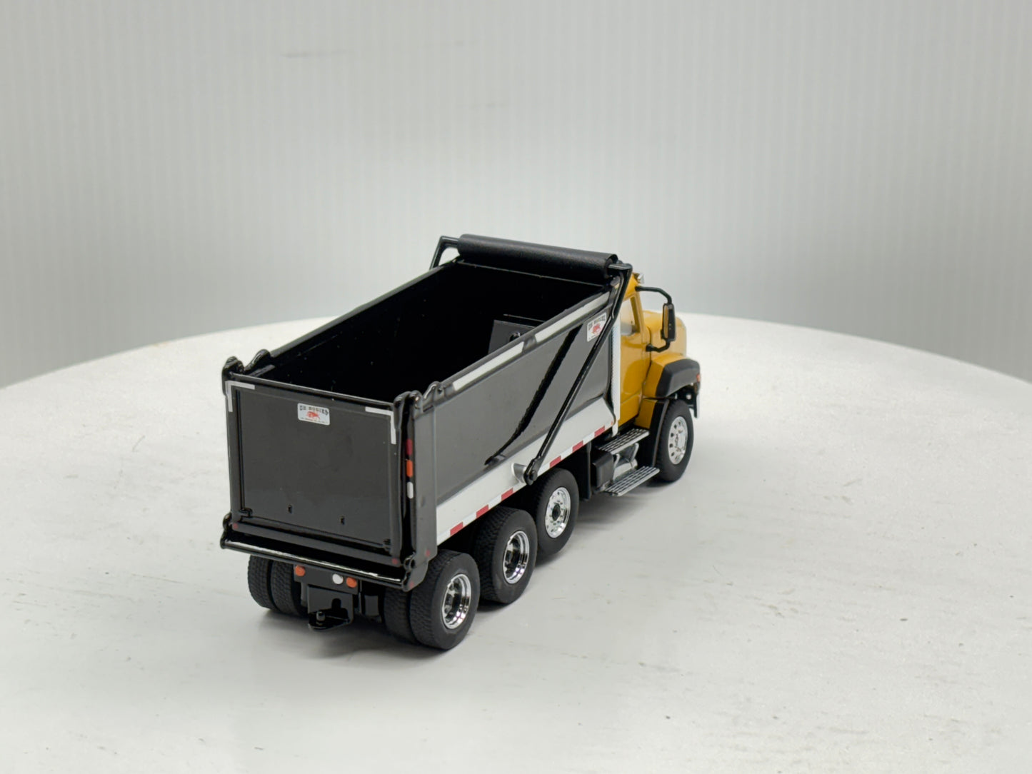 1/50 Caterpillar CT660 SBFA
