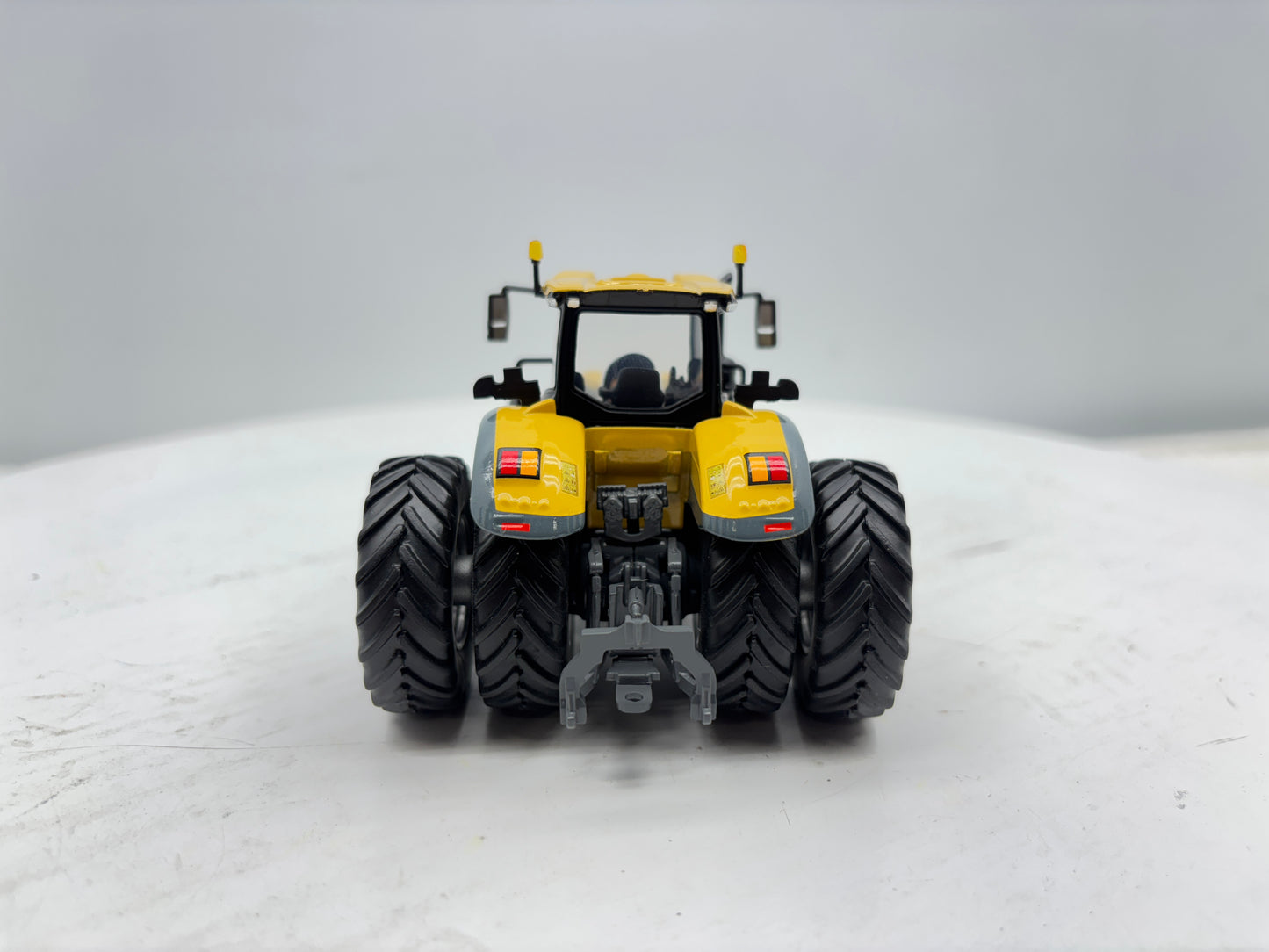 1/64 Challenger 1042 Rear Duals
