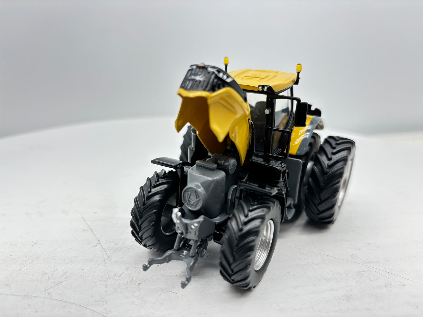 1/64 Challenger 1042 Rear Duals