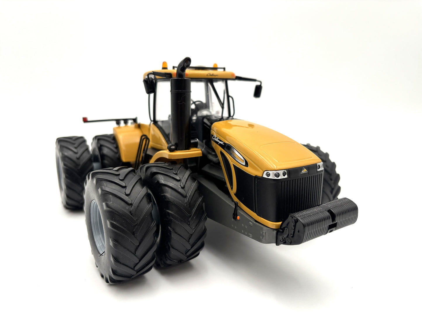 1/32 Challenger MT975E