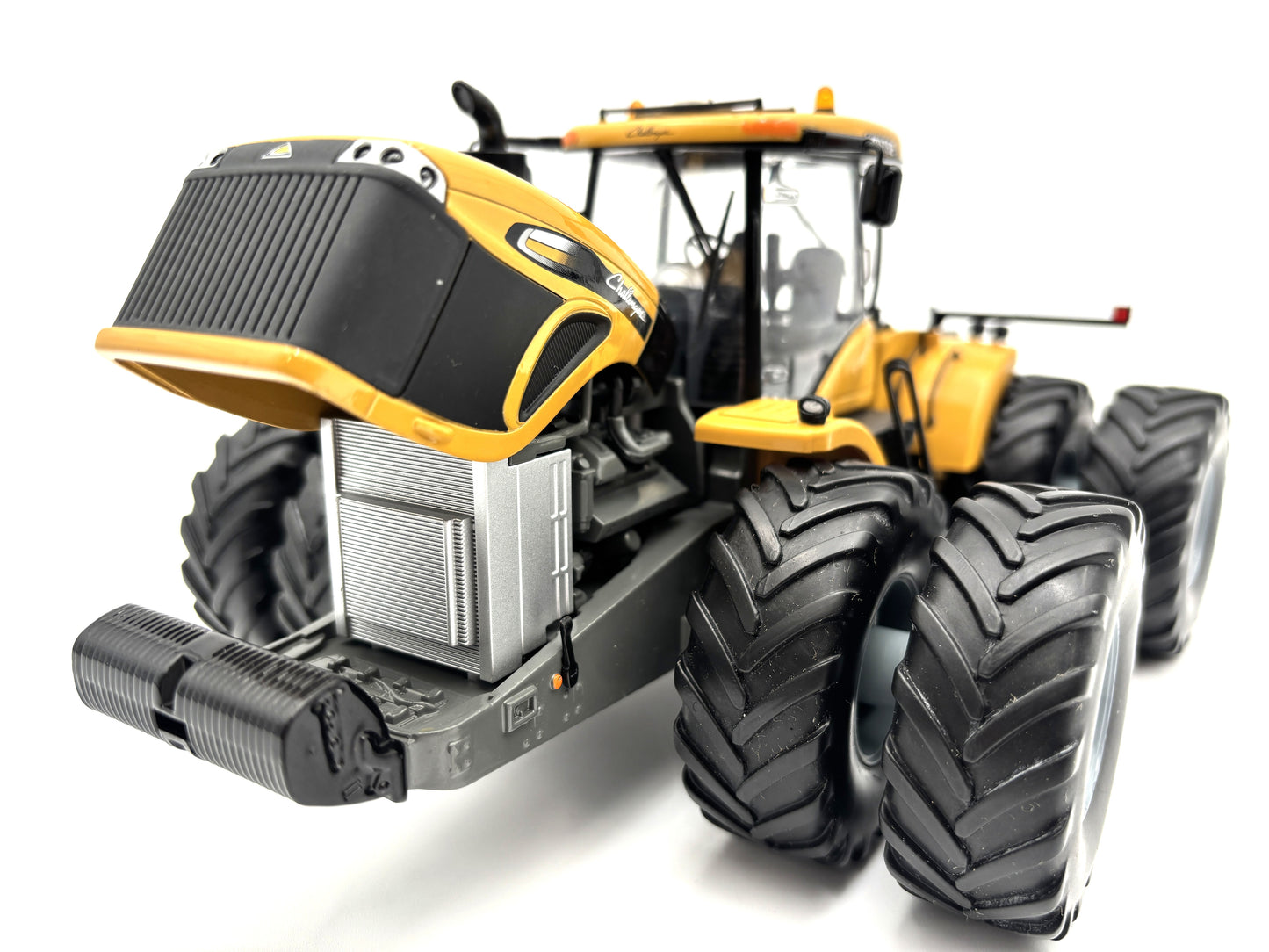 1/32 Challenger MT975E