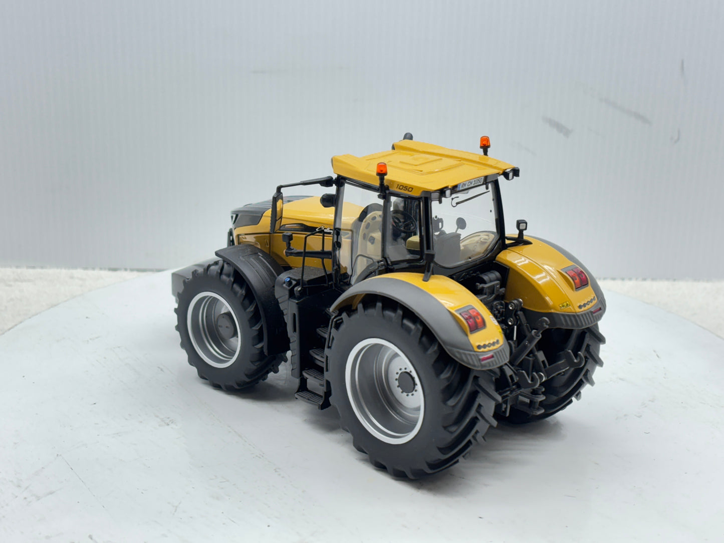1/32 Challenger 1050