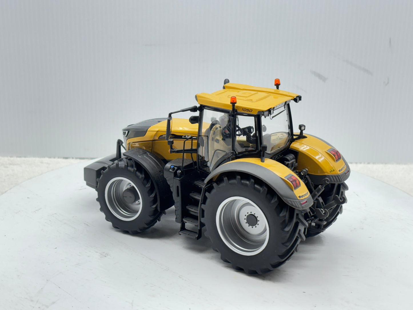 1/32 Challenger 1050