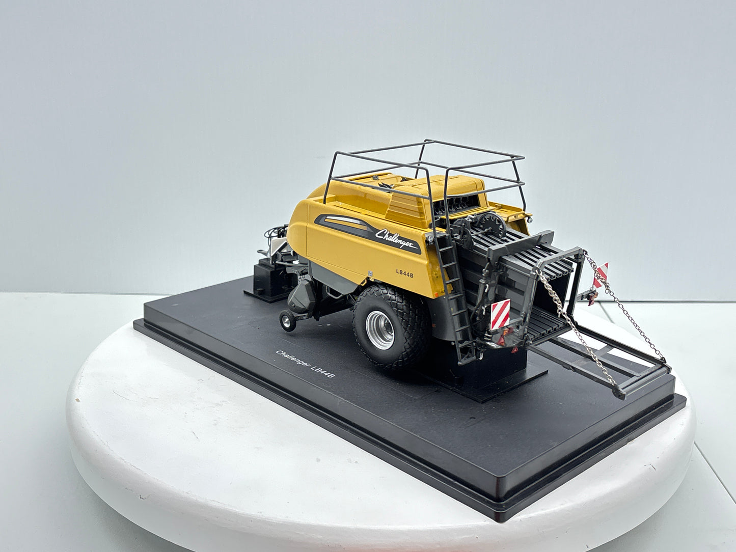 1/32 Challenger LB448