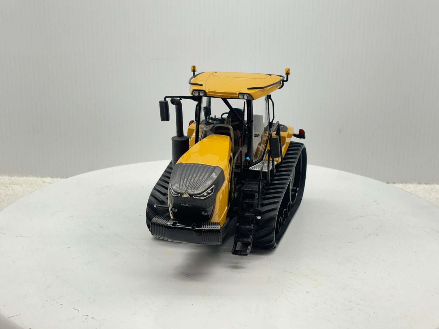 1/32 Challenger MT743
