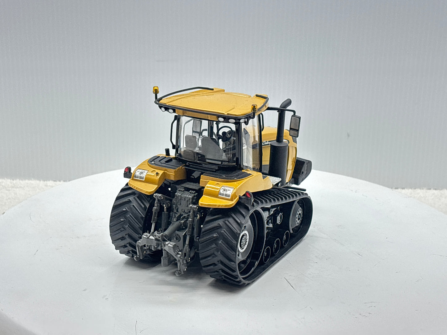 1/32 Challenger MT743