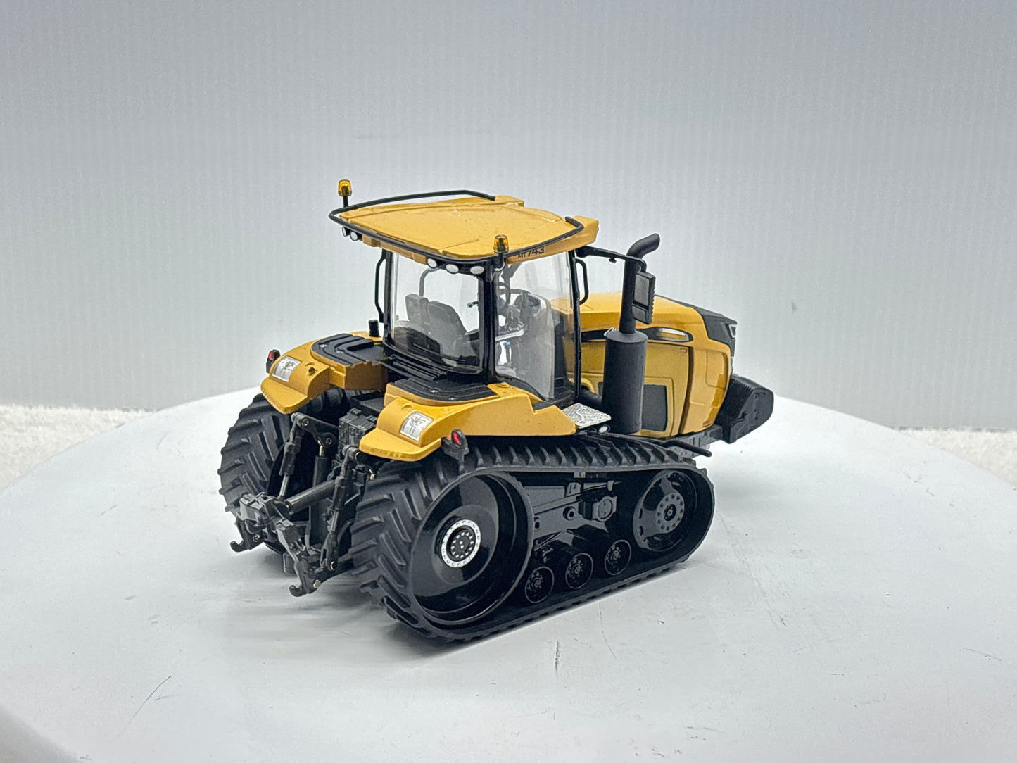 1/32 Challenger MT743