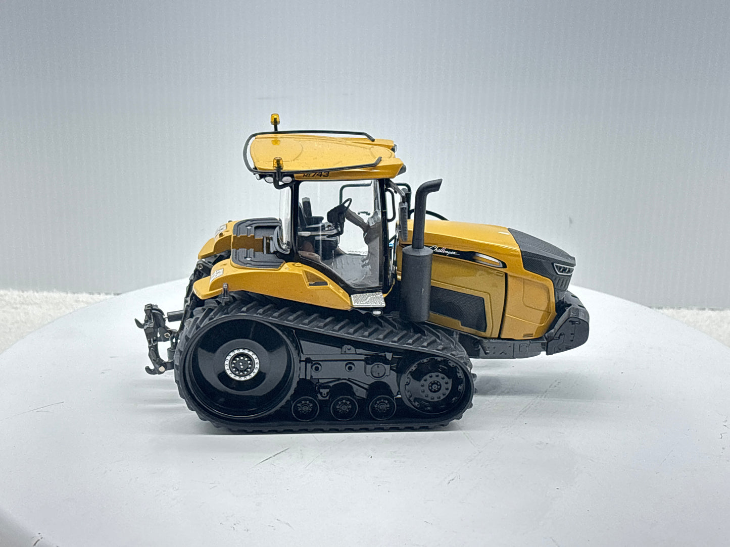 1/32 Challenger MT743
