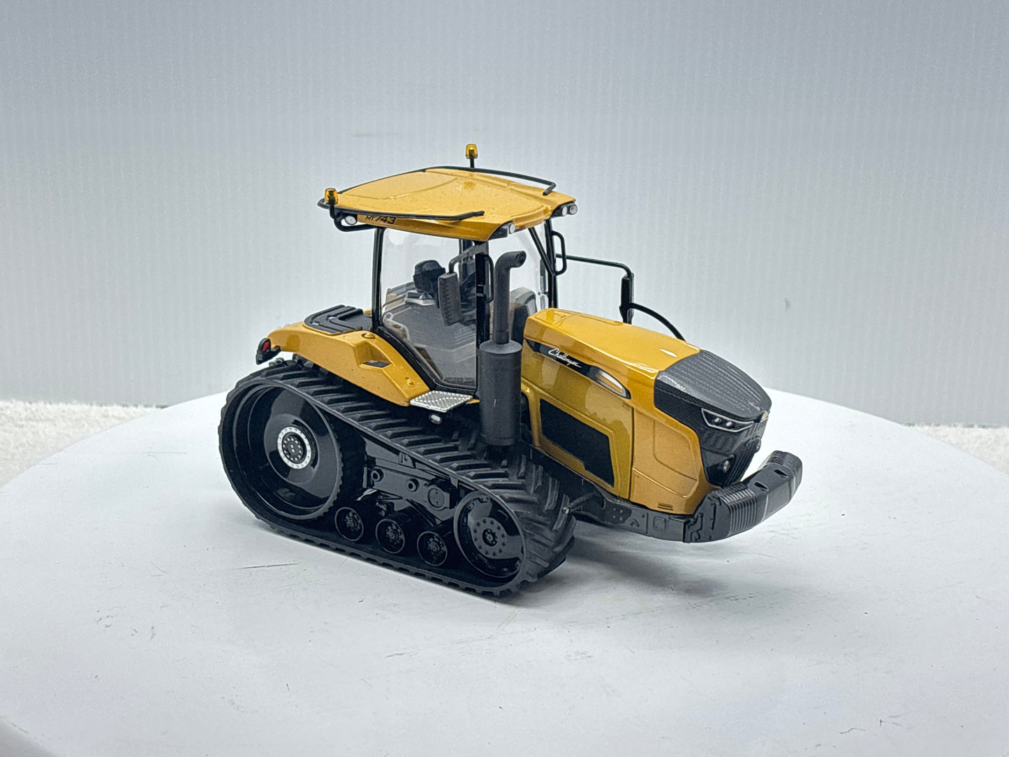 1/32 Challenger MT743