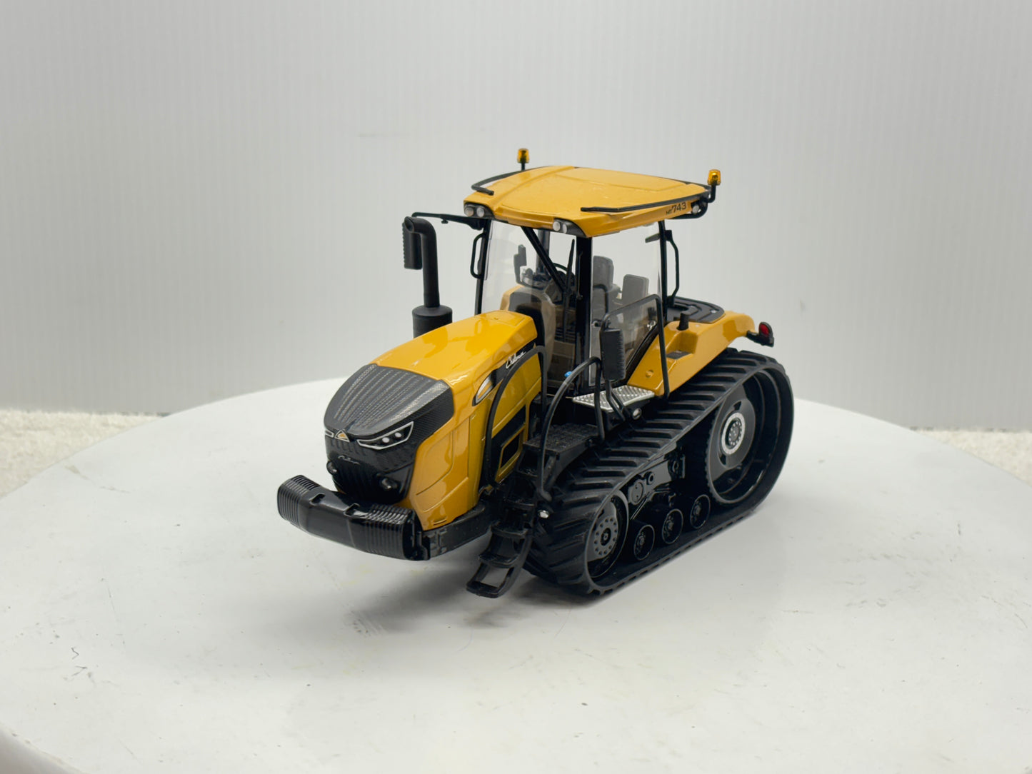 1/32 Challenger MT743