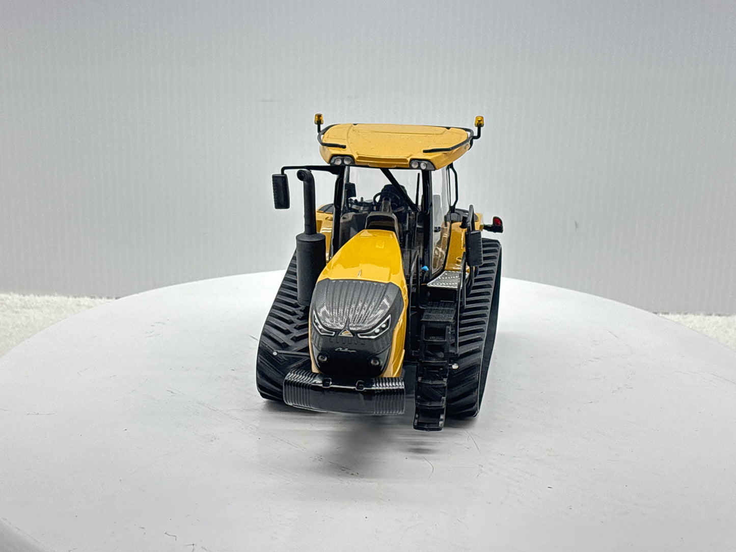 1/32 Challenger MT743