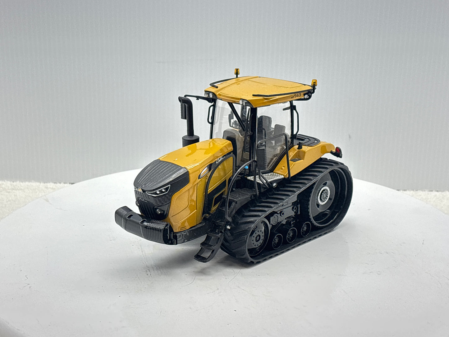 1/32 Challenger MT743
