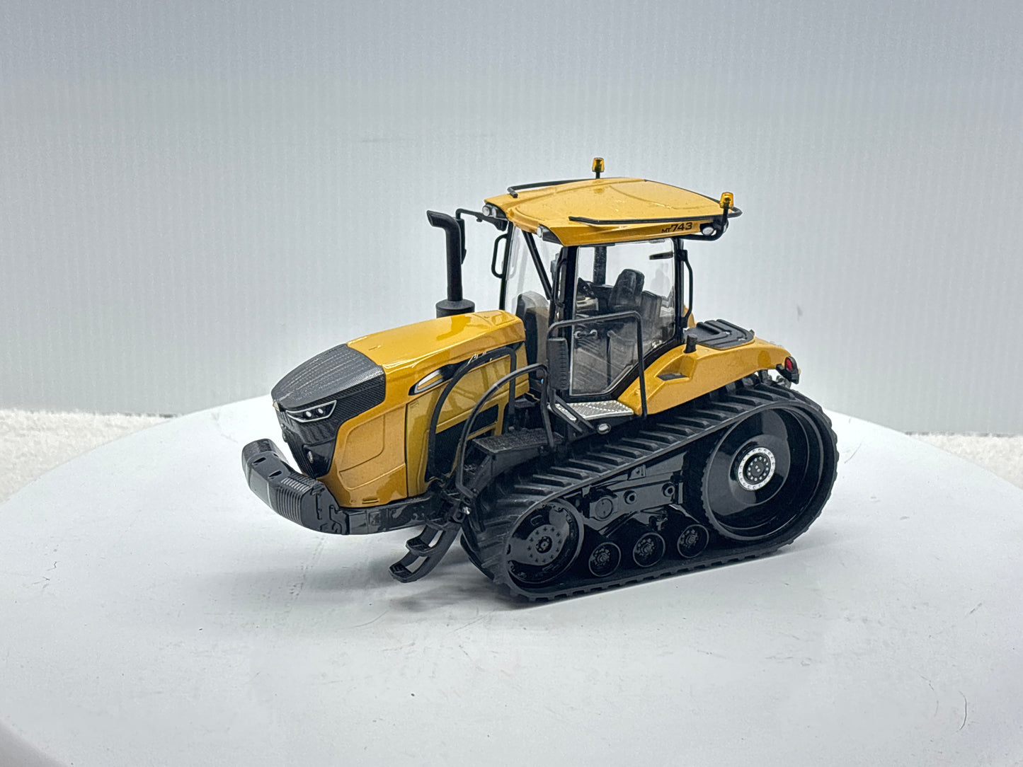 1/32 Challenger MT743